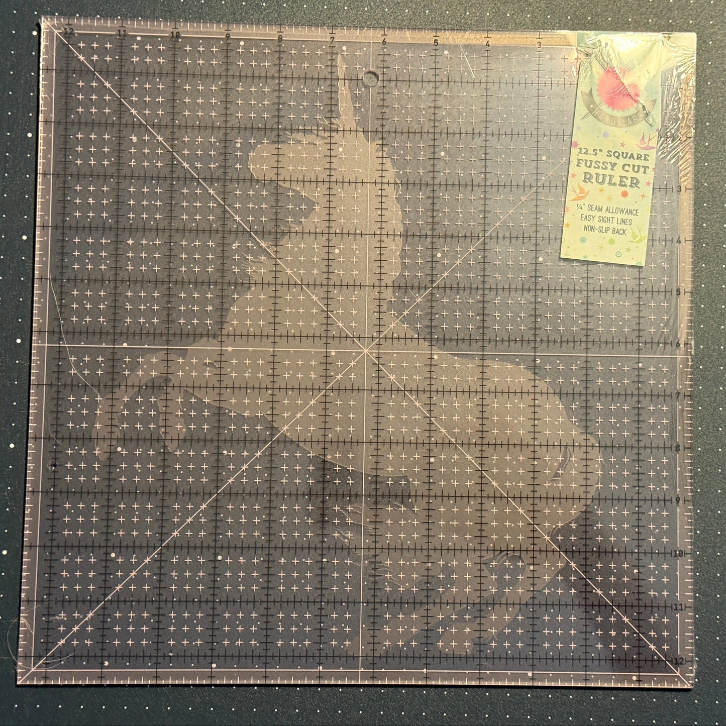 Patchworklineal Rollschneiderlineal Tula Pink 12,5 x 12,5 Inch mit Einhorn