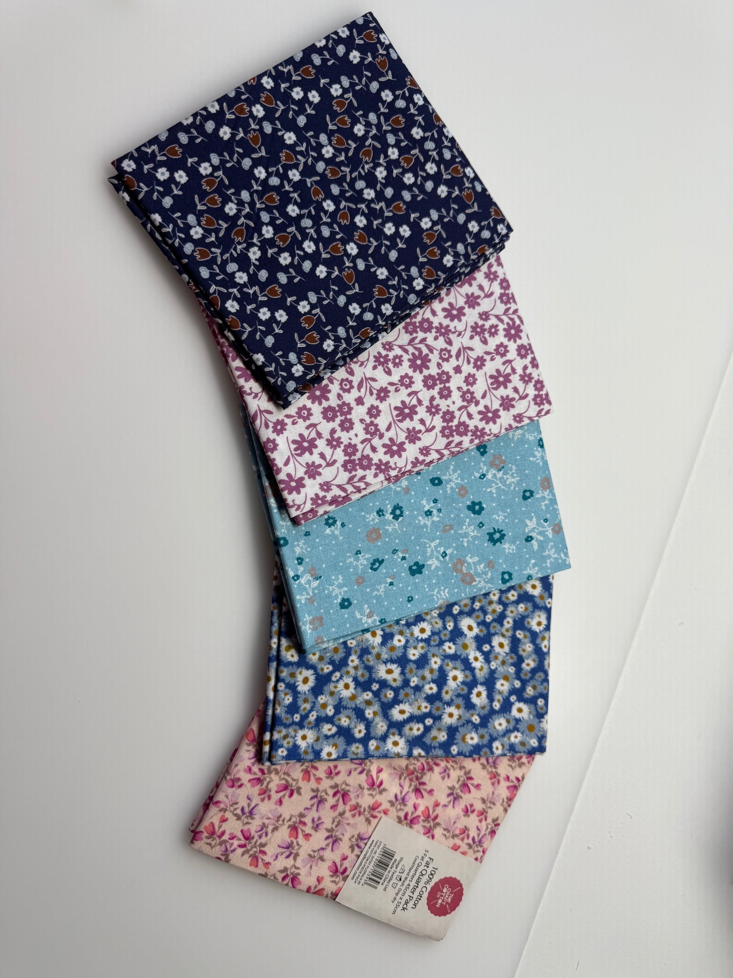 Fat Quarter Paket 5 Stück Streublumen a ca. 45 x 53 cm Patchwork Quilten Tasche