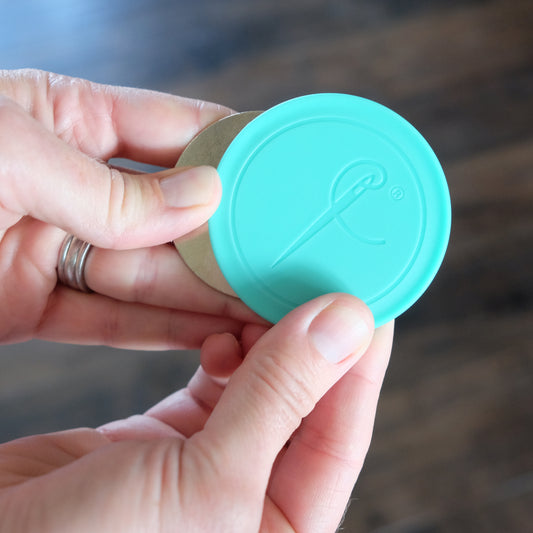 SewTites Straight Pin & Snips Holder Halter für Nadeln und Scheren an der Kleidung