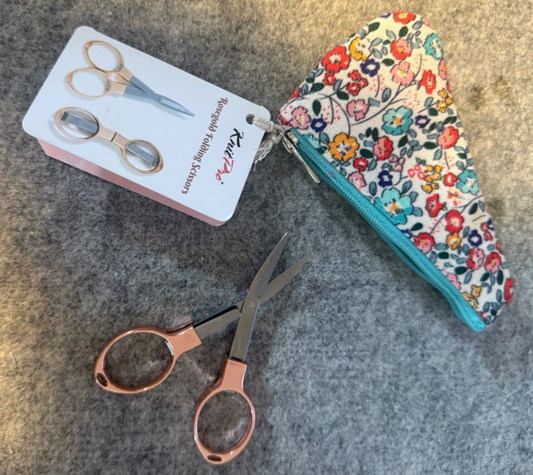 Knit Pro faltbare Schere rosegold mit niedlichem Täschchen