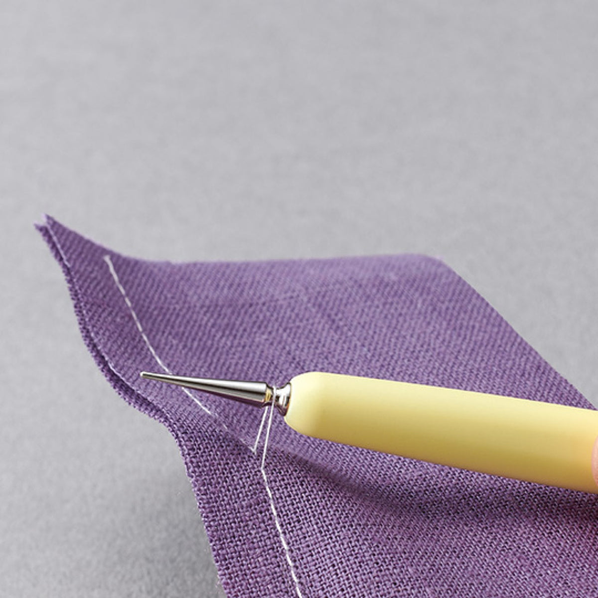 Metallspatel mit Stylus Hera – Präzisionswerkzeug für Nähen & Handarbeiten