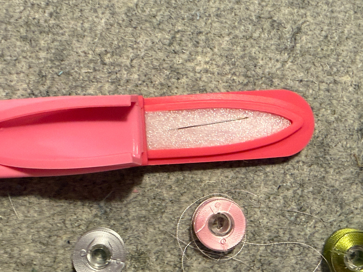 Bob Sled Spulenhalter EPP Wonderfil Decobob mobil Platz für 13 Spulen leer