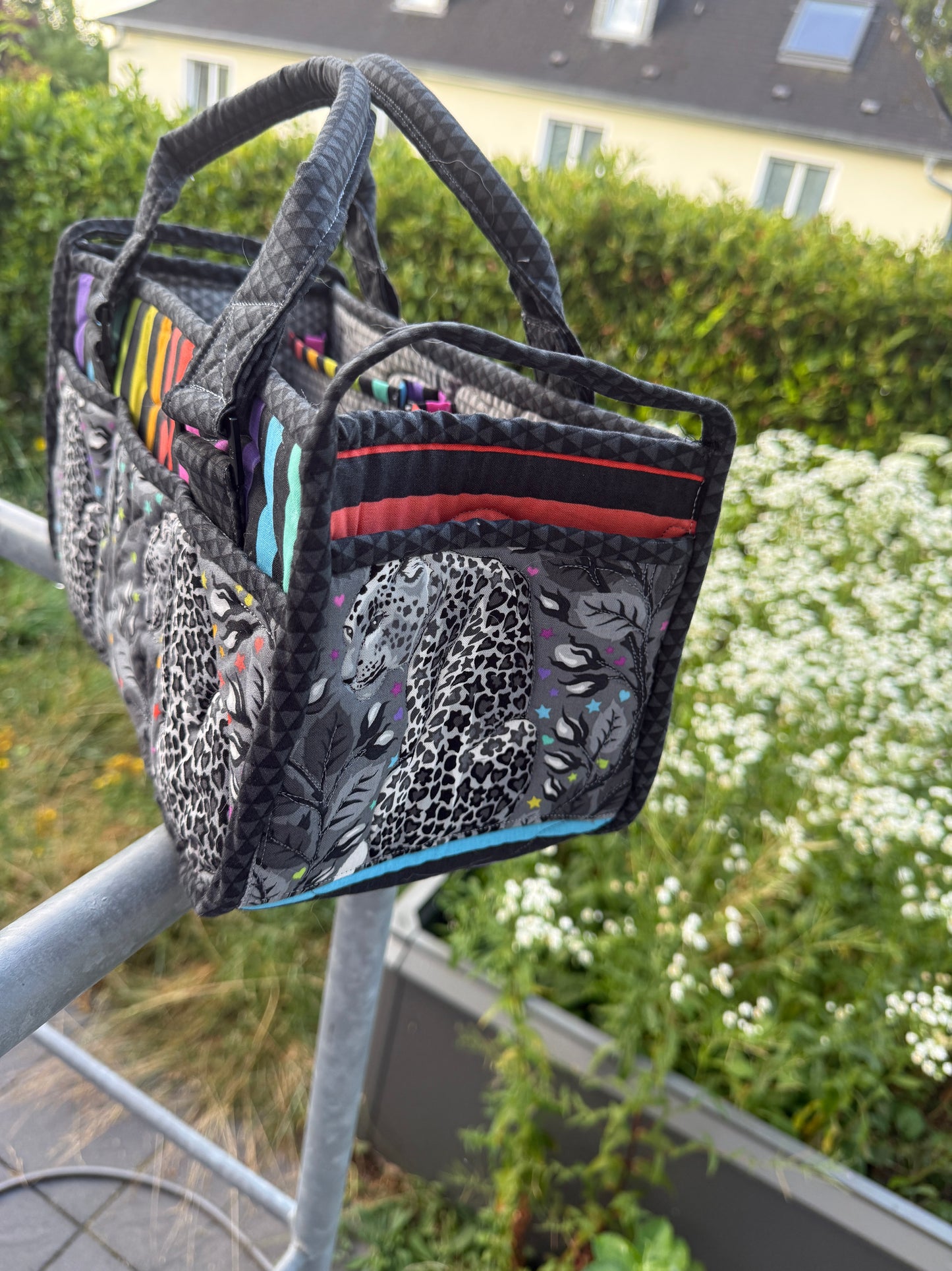 Fertige Muster-Tasche "Catch All Caddy 2.0" aus Grayworksstoffen von Tula Pink - Einzelstück
