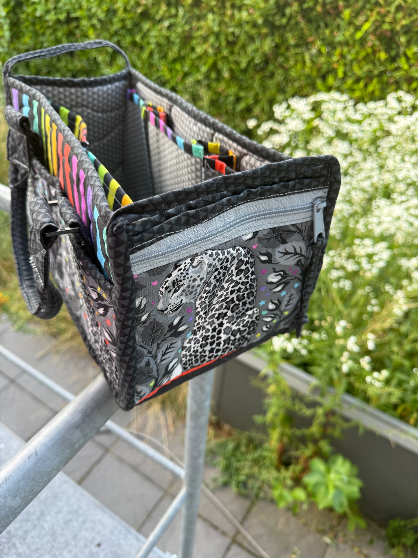Fertige Muster-Tasche "Catch All Caddy 2.0" aus Grayworksstoffen von Tula Pink - Einzelstück
