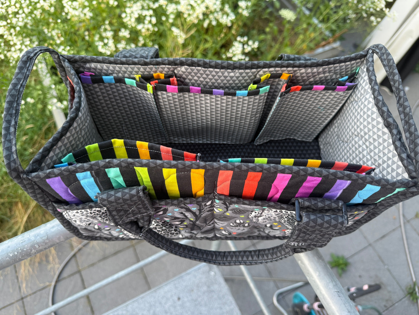 Fertige Muster-Tasche "Catch All Caddy 2.0" aus Grayworksstoffen von Tula Pink - Einzelstück
