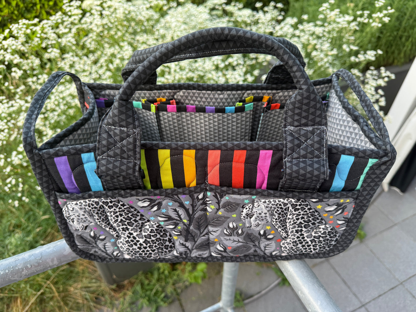 Fertige Muster-Tasche "Catch All Caddy 2.0" aus Grayworksstoffen von Tula Pink - Einzelstück