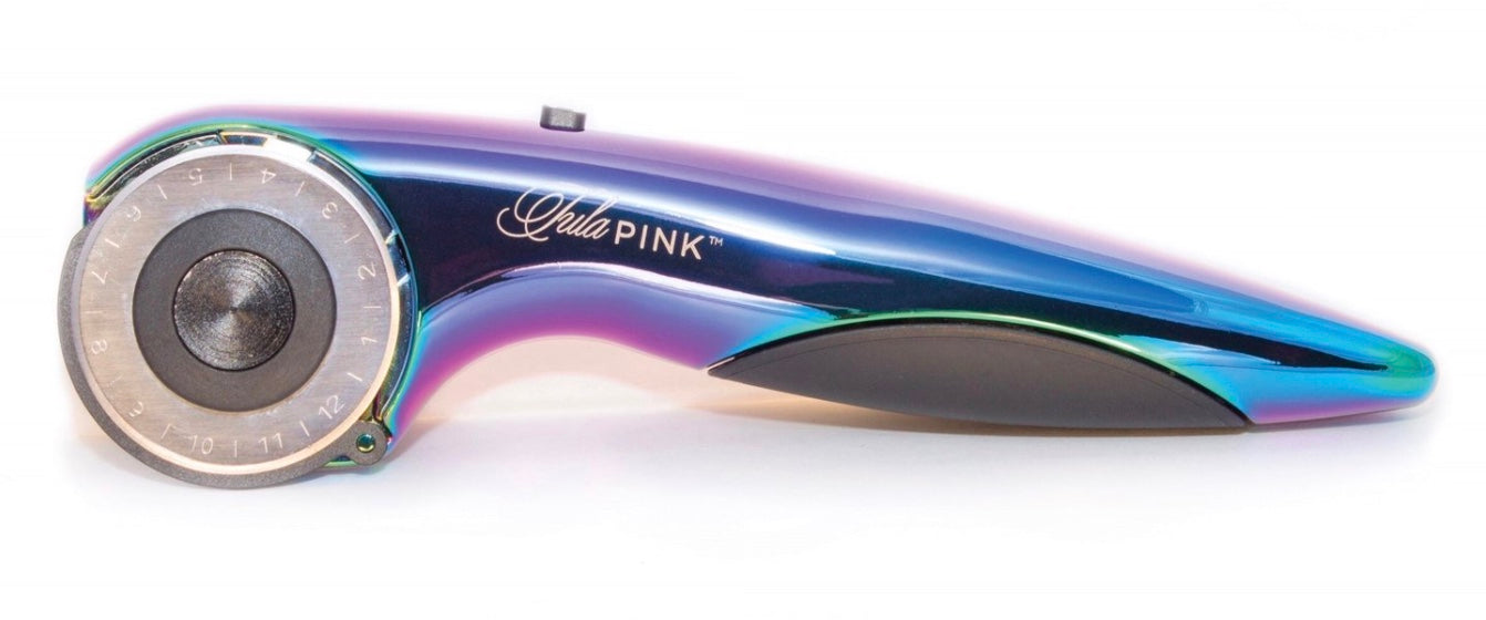 Rollschneider Tula Pink 45 mm, ergonomisch, scharf in Metalldose zur perfekten Aufbewahrung